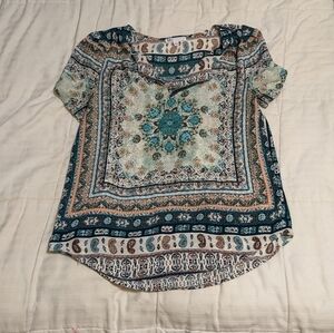 𝅺pretty lightweight patterned top by DR2 size small